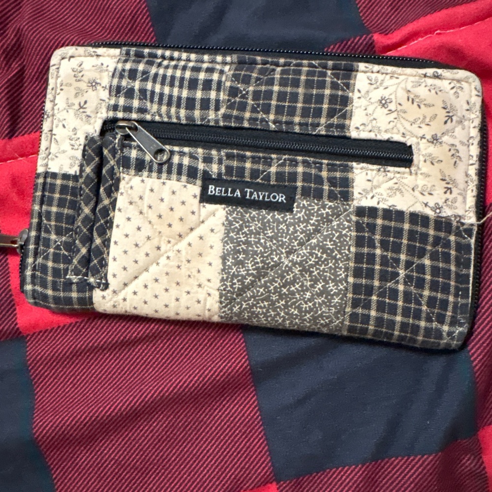 bella taylor wallet